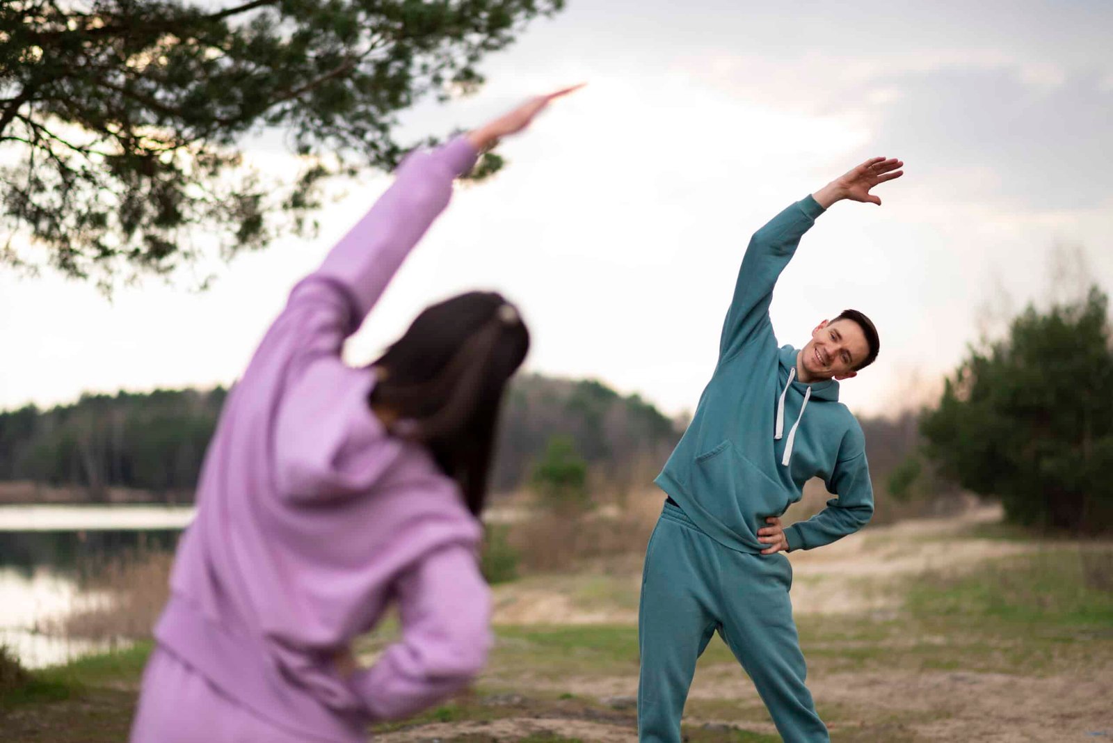 Medium shot couple training together